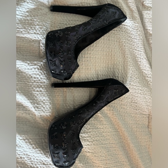 Louis Vuitton Black Shoe Great condition! Gently used! - Picture 3 of 5